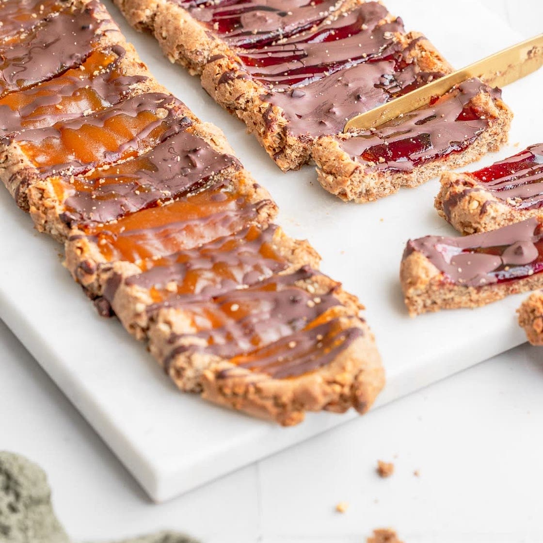 Plätzchenstangen mit Marmelade