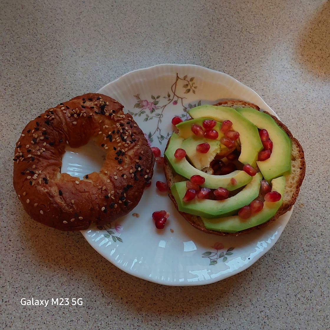 Avocado bagel