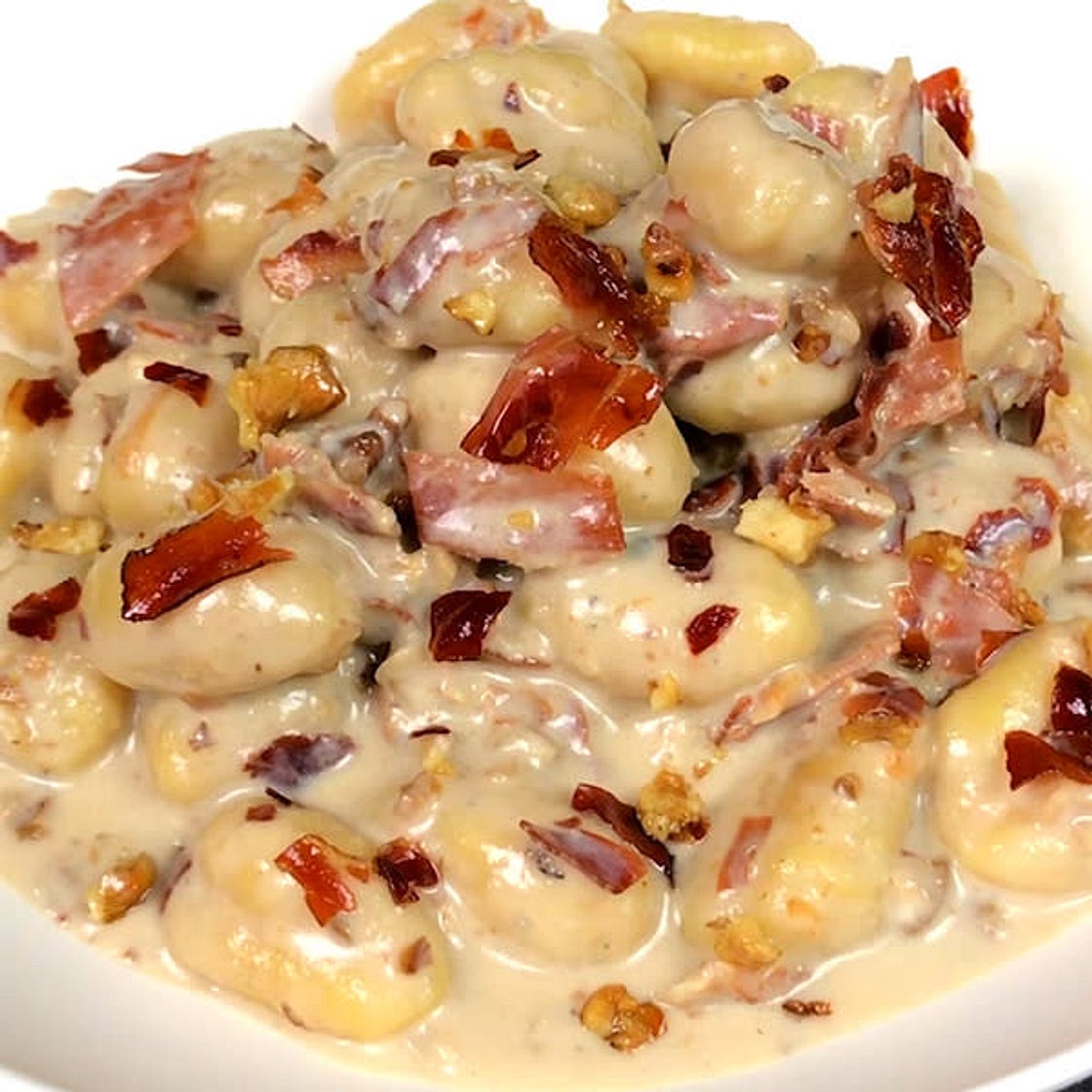 Gnocchi con Gorgonzola, Pancetta, Rucola e Noci
