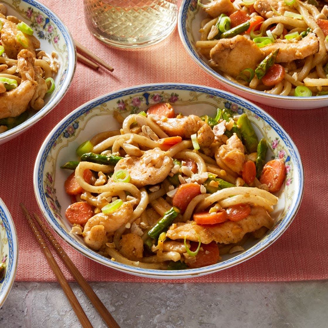 Stir-Fried Chicken & Udon Noodles with Asparagus & Carrots