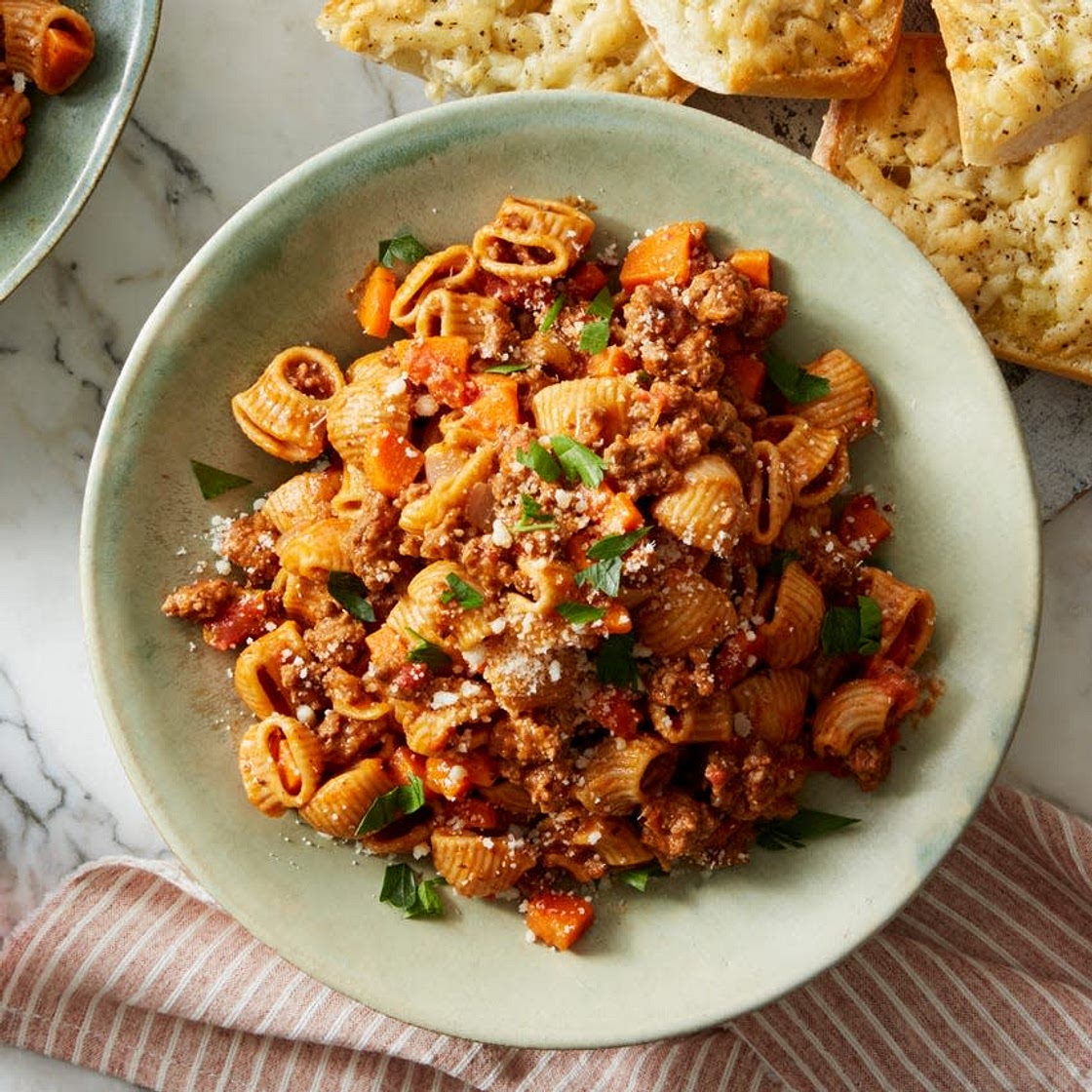 Pipe Rigate Pasta & Beef Bolognese with Cheesy Garlic Bread
