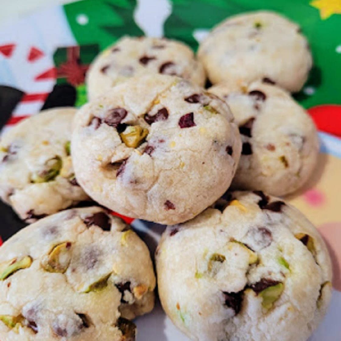 Pistachio Chocolate Chip Shortbread