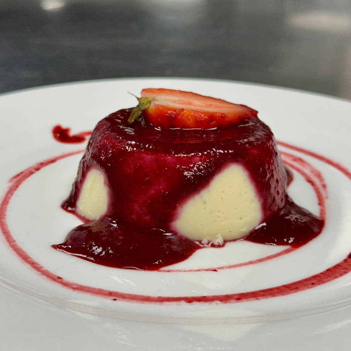 Panacotta con Salsa de frutos de Bosque 