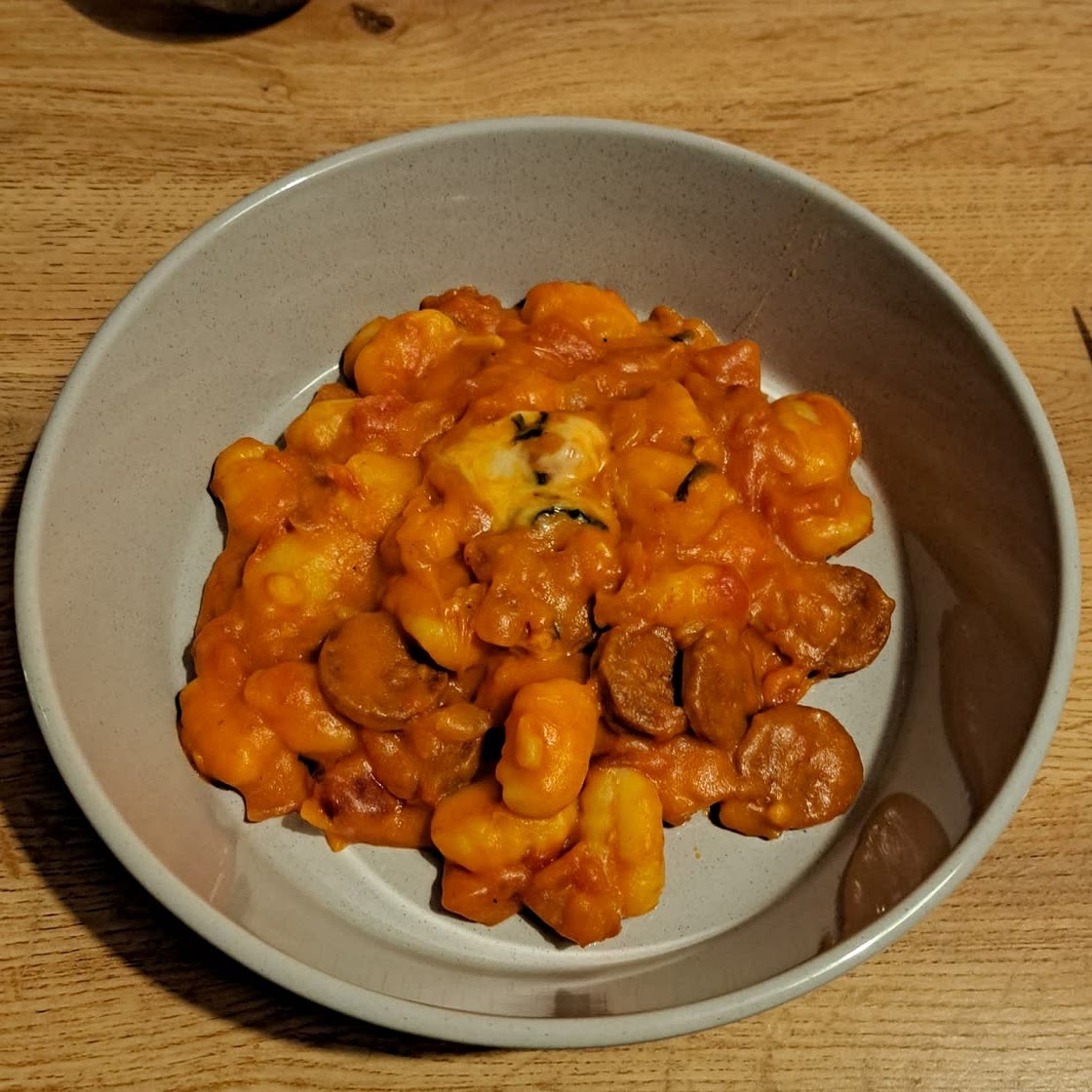 Chorizo & mozzarella gnocchi bake