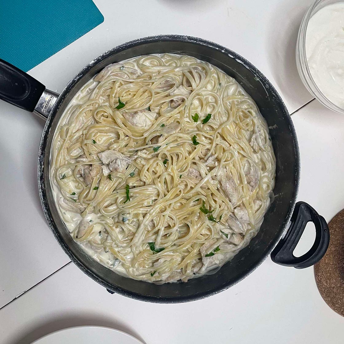 Creamy garlic spaghetti