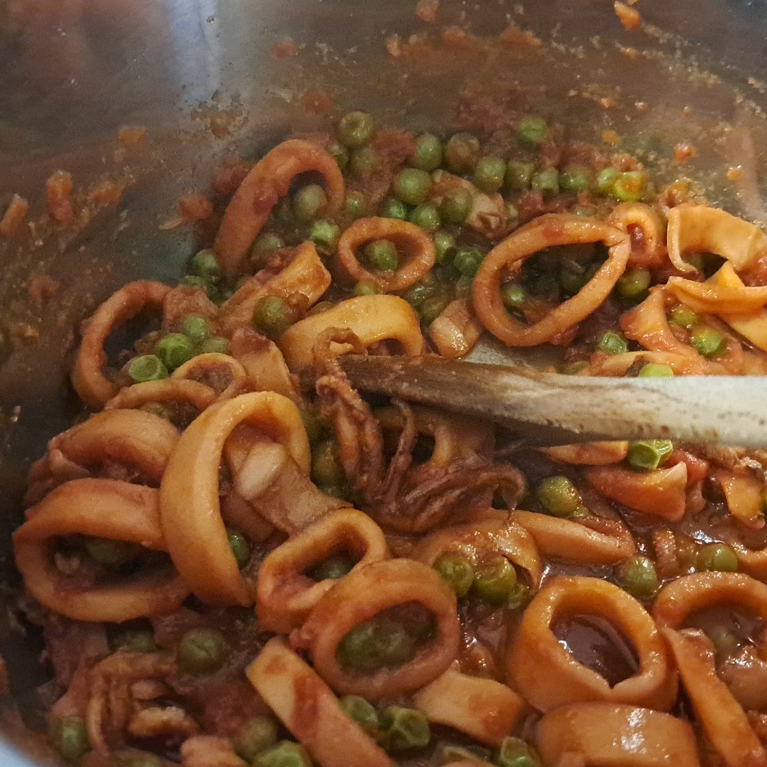 Calamari in umido con piselli in IP