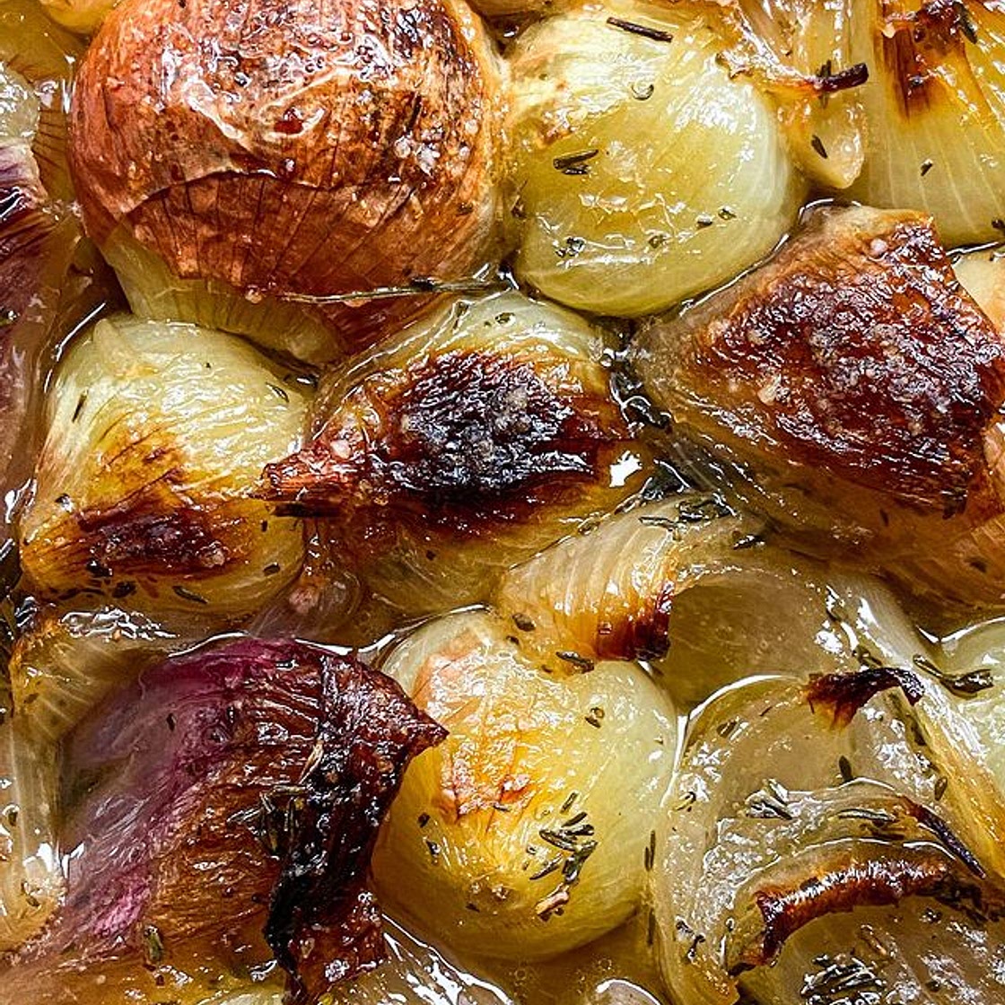 Cebollas glaseadas con parmesano y puré de patata 🧅🥔🧈🧀.