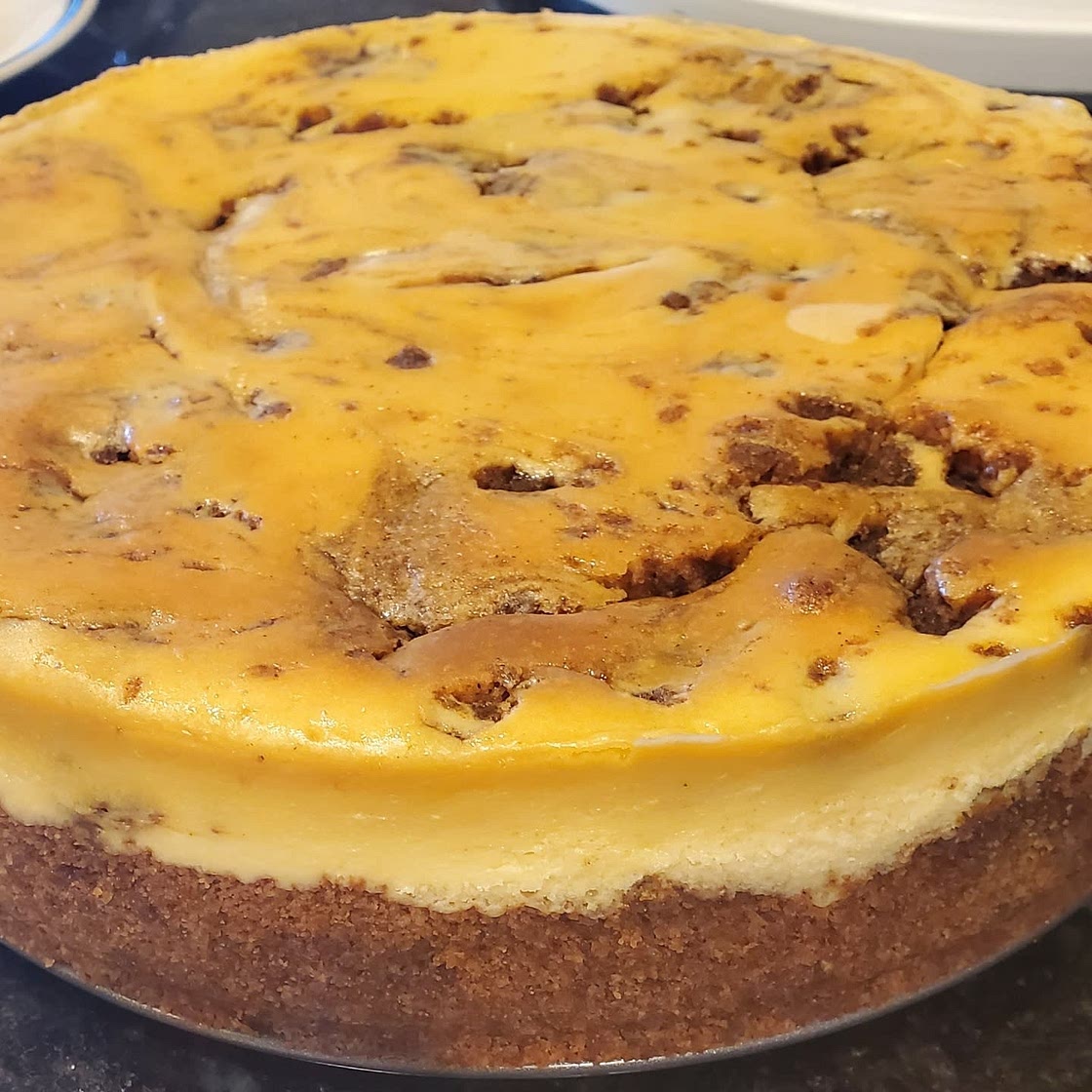 Cinnamon Roll Cheesecake