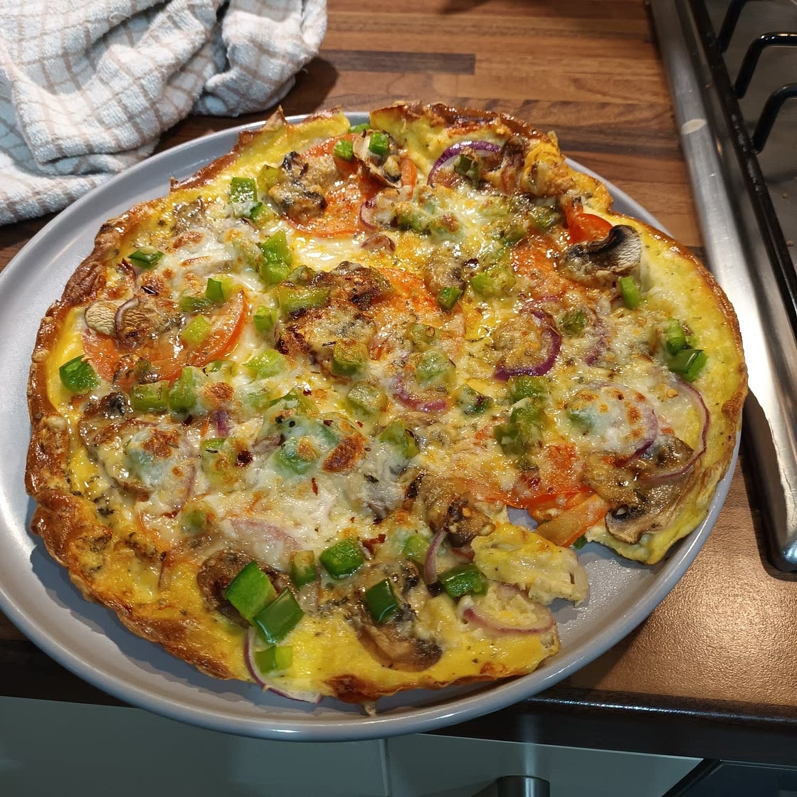 Vegetarian pizza omelette