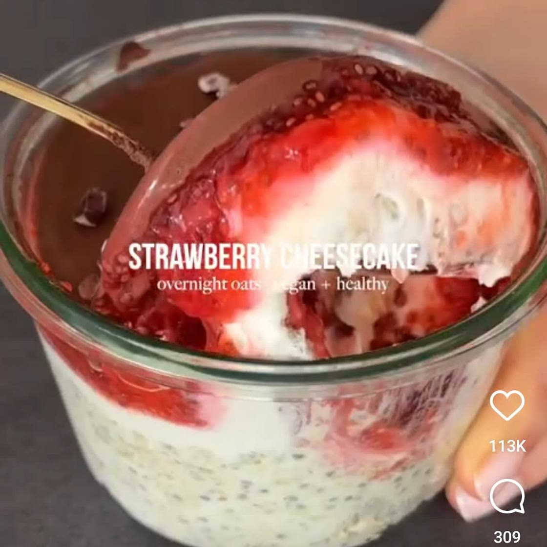 Strawberry cheesecake overnight oats