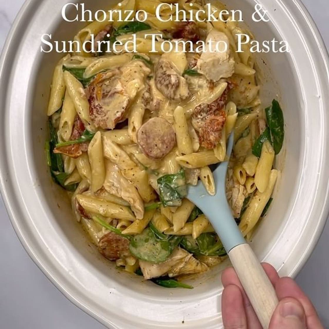Slowcooker Creamy Chicken, Chorizo &amp; Sundried Tomato Pasta 🍝🍅