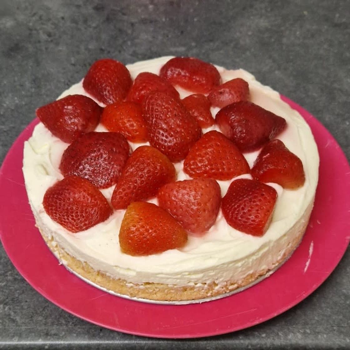 Strawberry cheesecake in 4 easy steps
