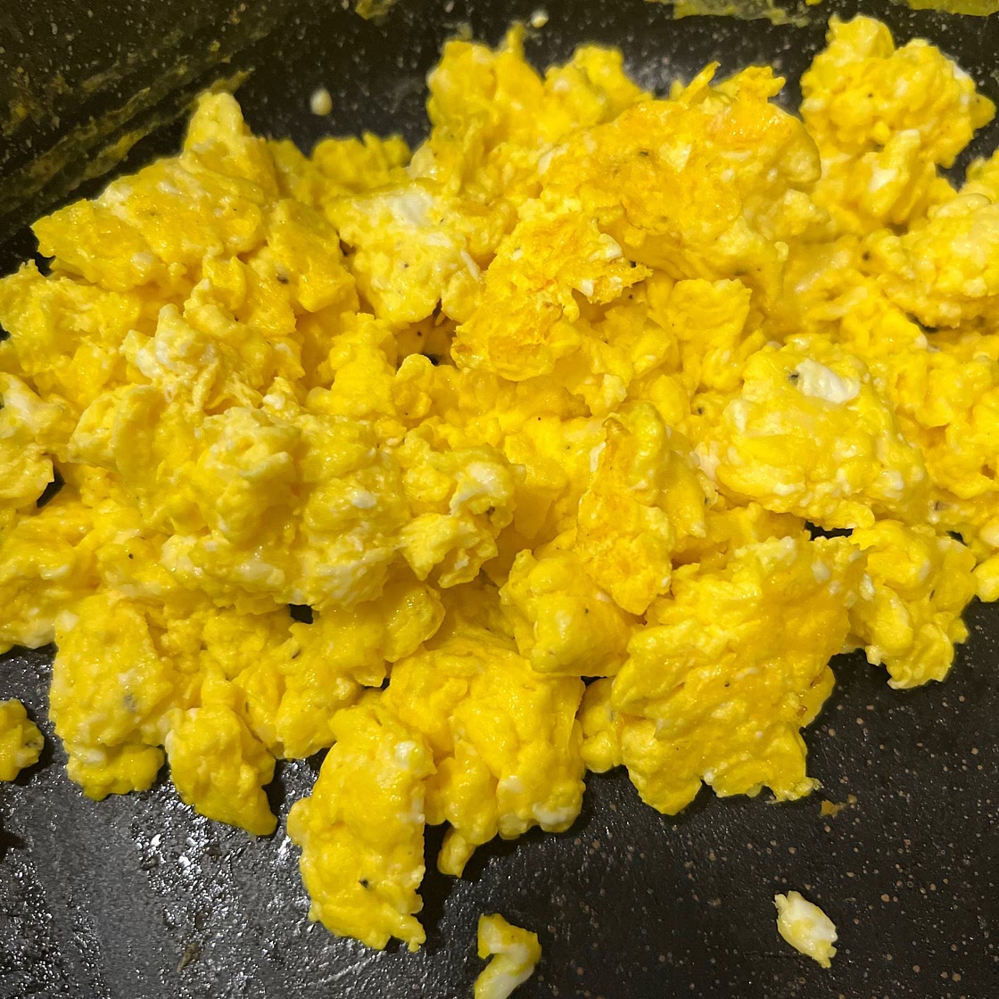 How to Make Fluffy Moist Scrambled Eggs