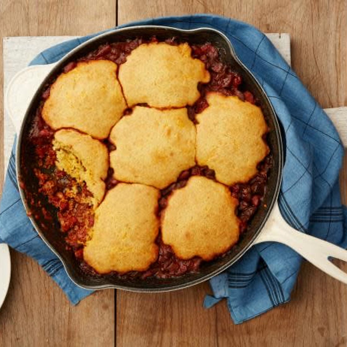 Chili and cornbread 