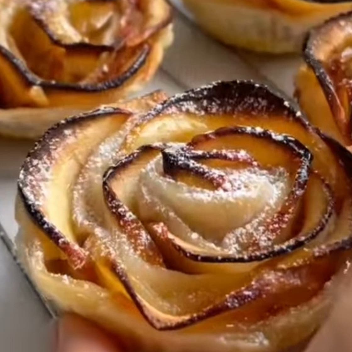 Roses feuilletées aux pommes