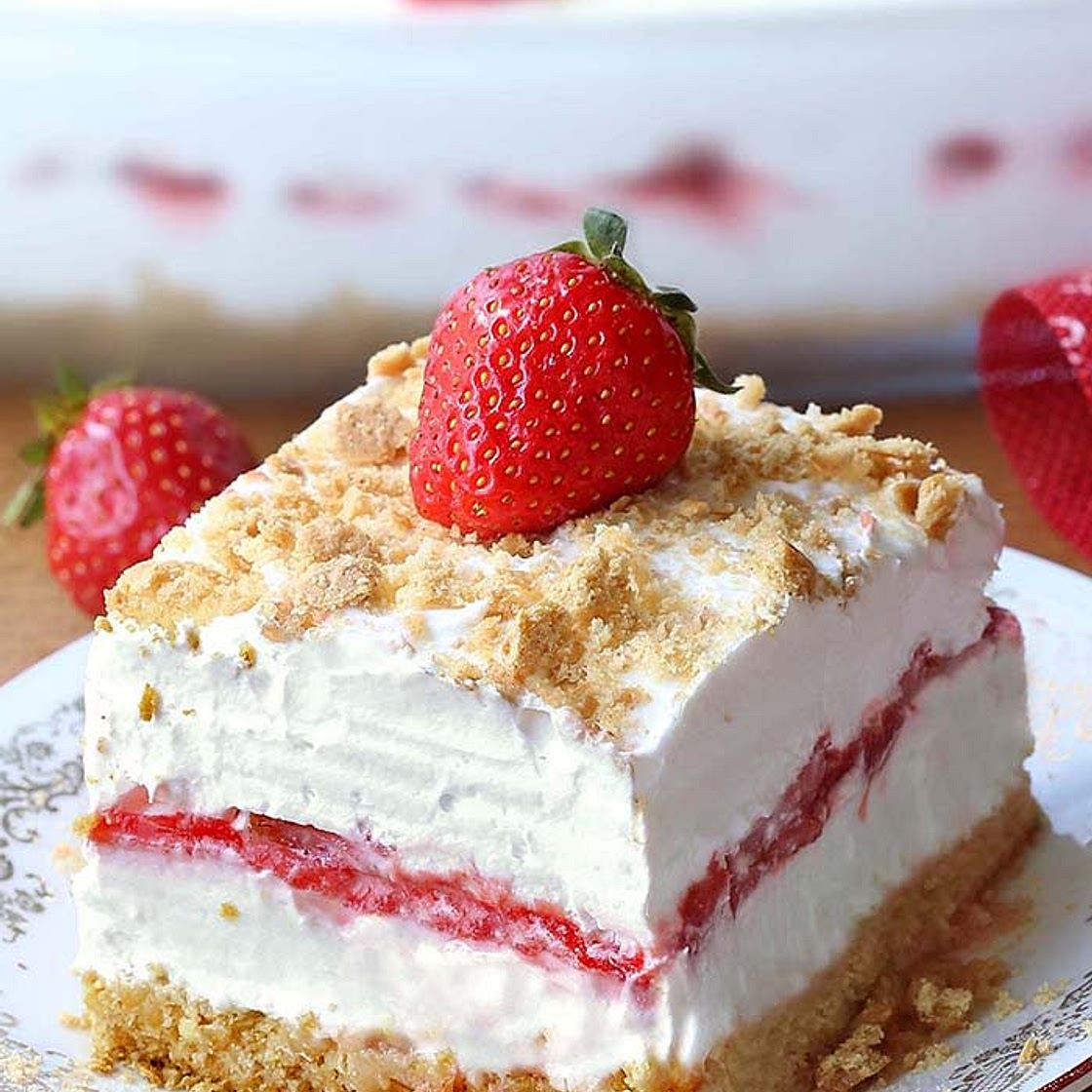 Dessert gelé aux fraises et fromage à la crème