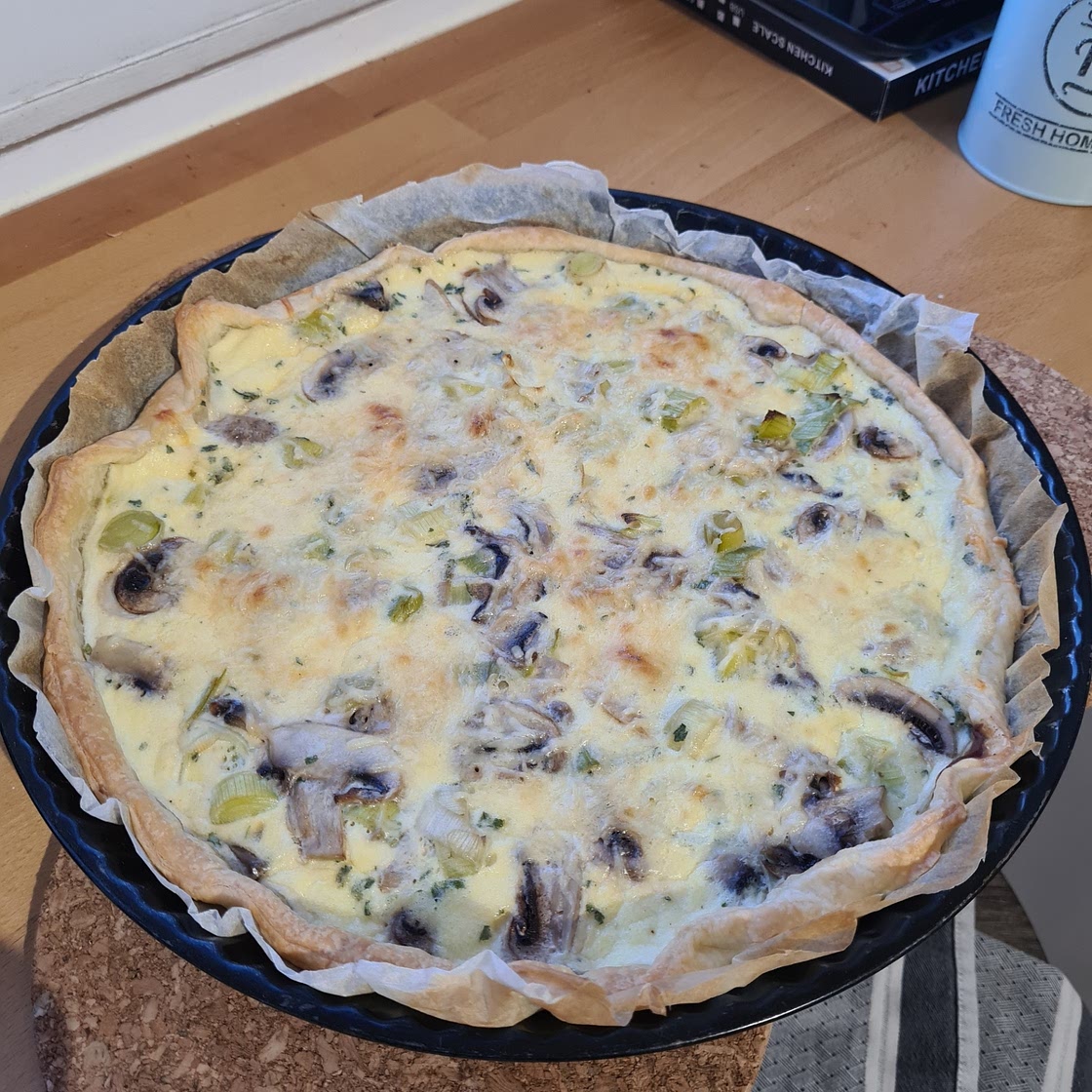 Tarte champignons, poireaux et Reblochon