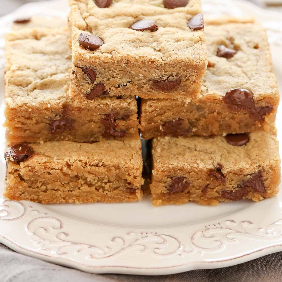 Cashew and chocolate chip blondies