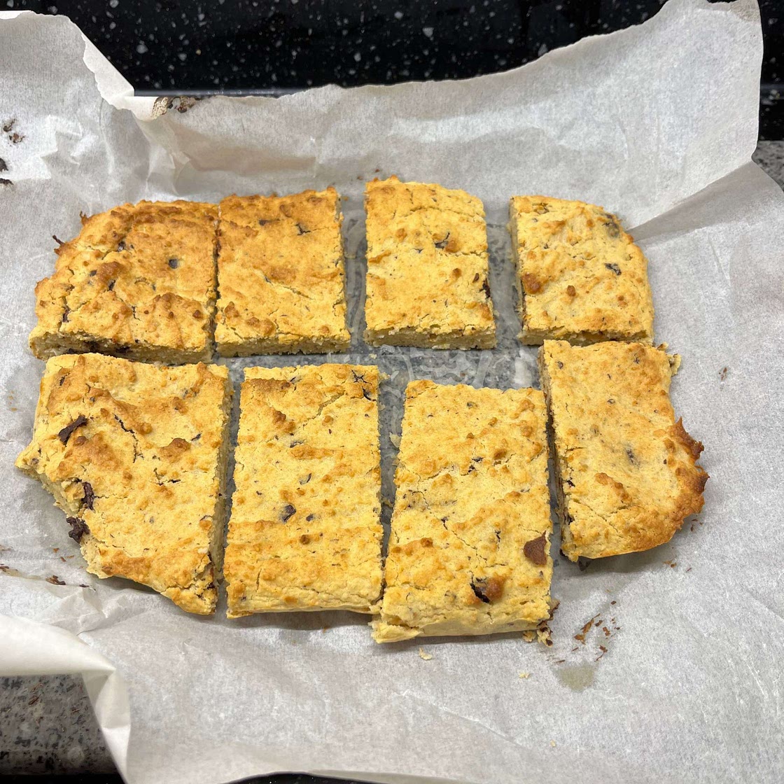 Cashew and chocolate chip blondies