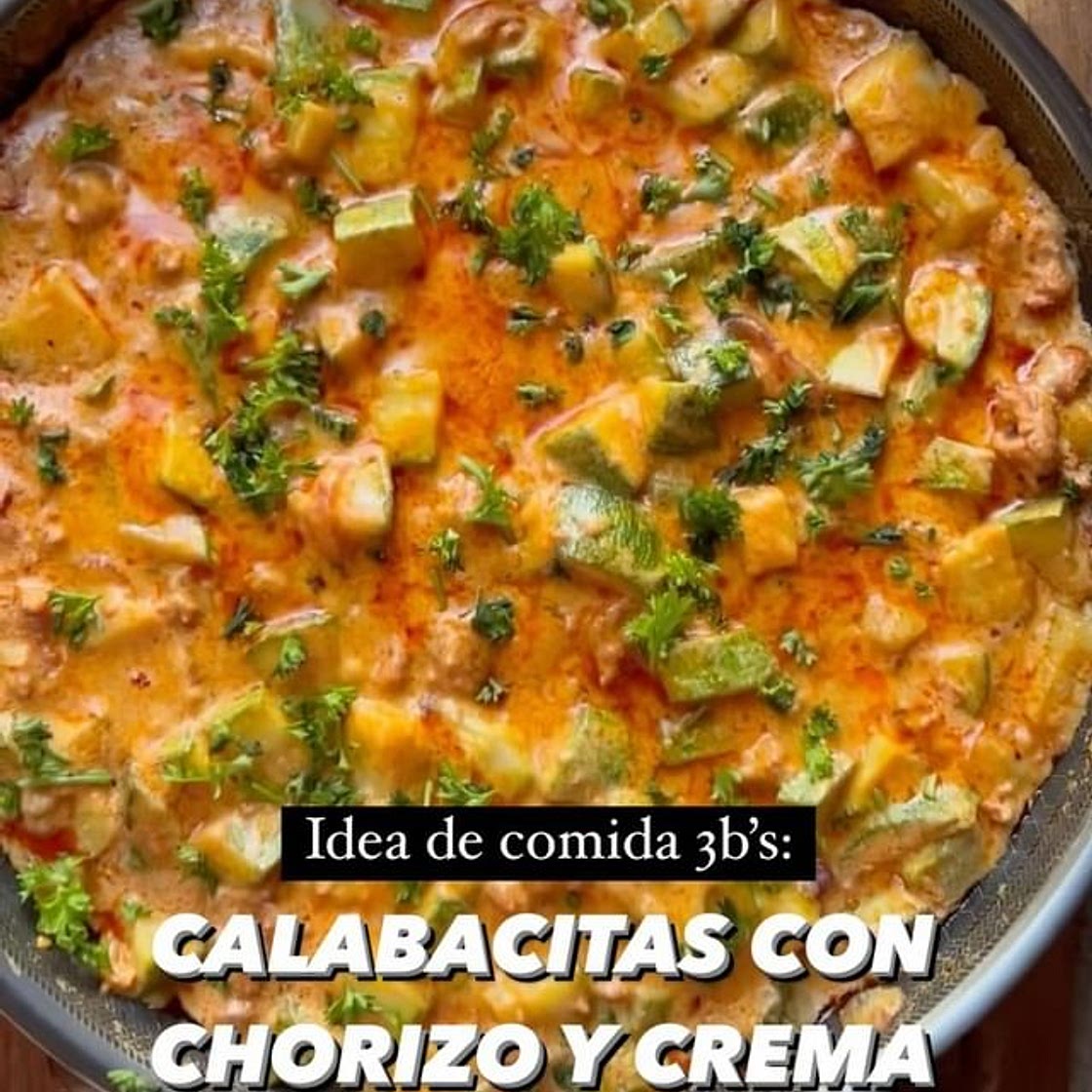 Calabacitas con chorizo y crema