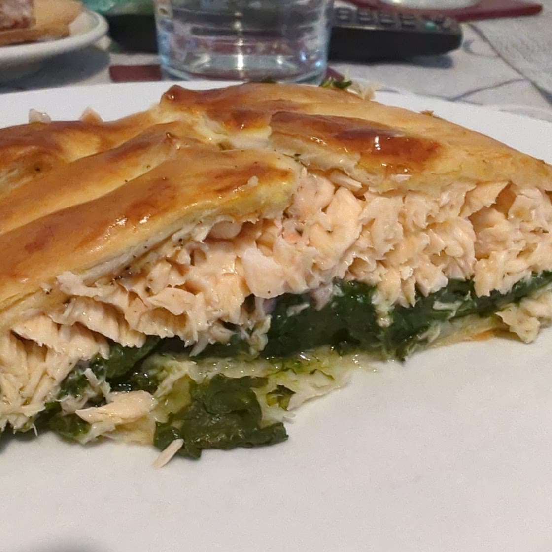 Salmone in crosta di sfoglia con spinaci