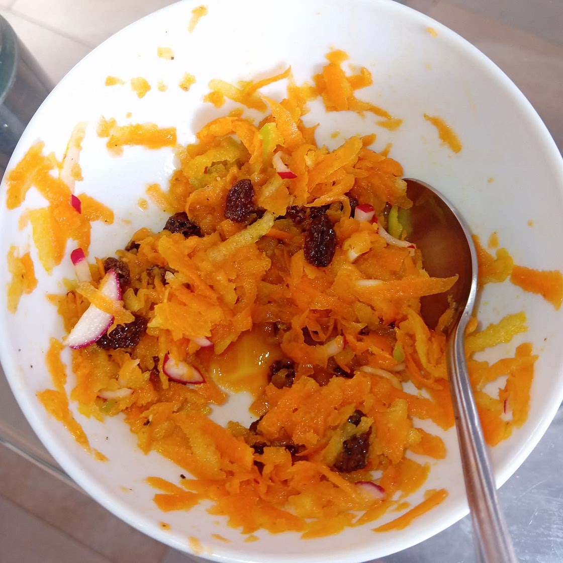 Crunchy carrot and apple salad