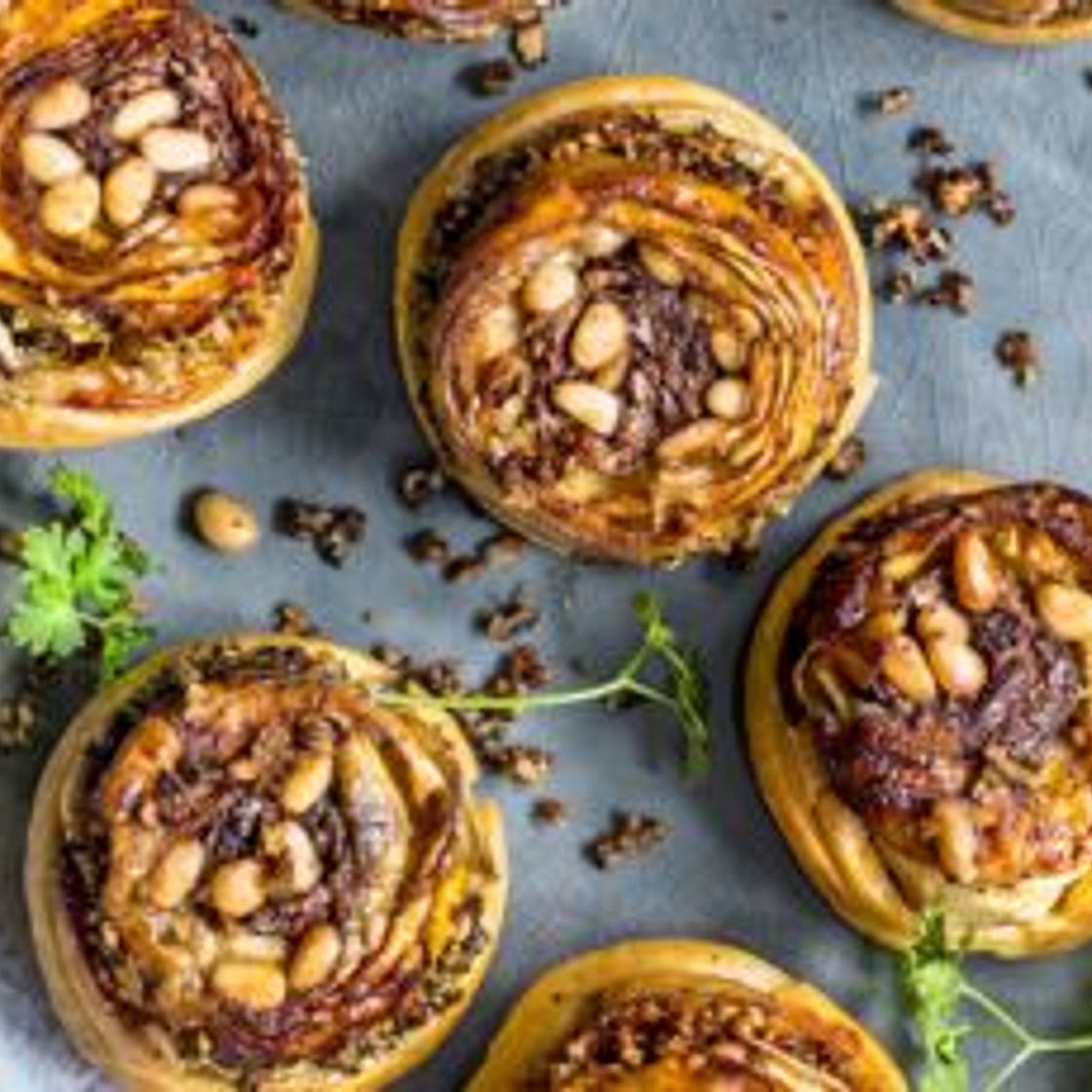 Tartelettes fleurs d'artichaut en persillade et tapenade