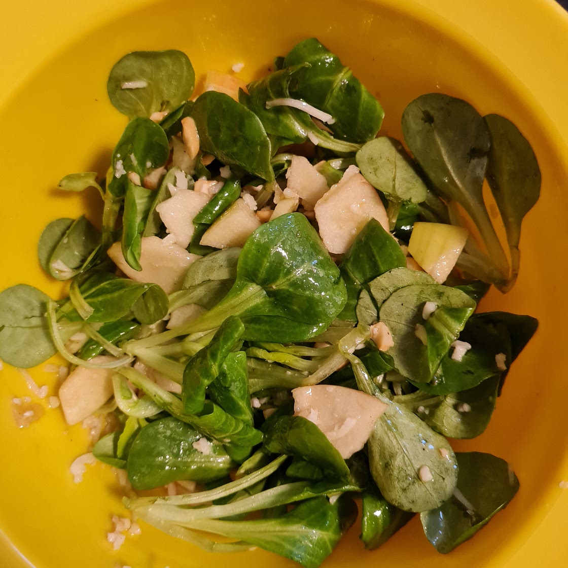 Apfel-Parmesan-Feldsalat
