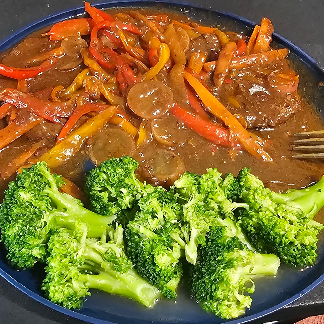 Keto Gravy Burger with veggie and garlic buttered broccoli
