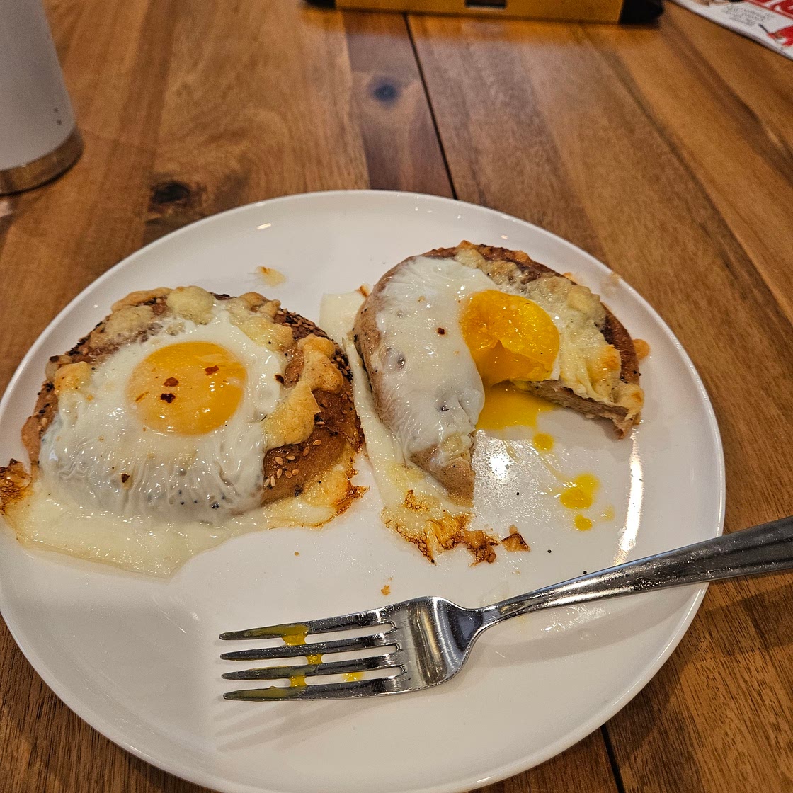 Baked egg bagels