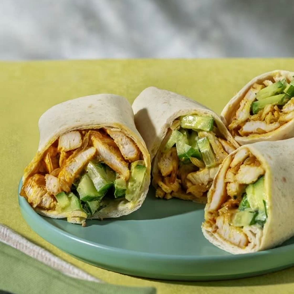 Bombay Chicken Korma Wrap mit Nigella-Gurkensalat