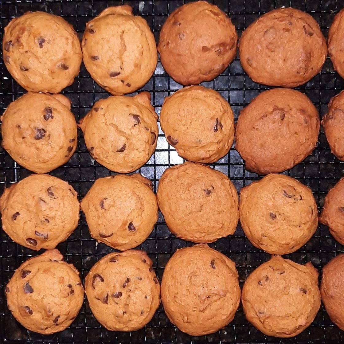 Crumbl Pumpkin Coccolate Chip Cookies