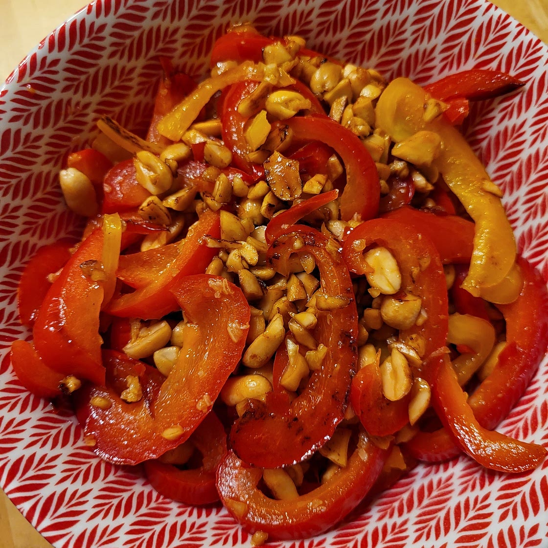 Paprika Erdnuss Bowl Topping
