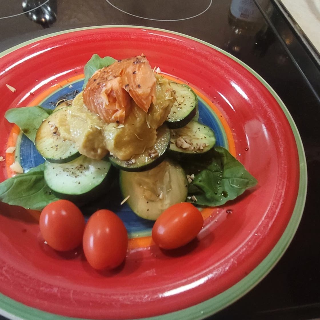 Smoked salmon and cucumber salad with Basil.
