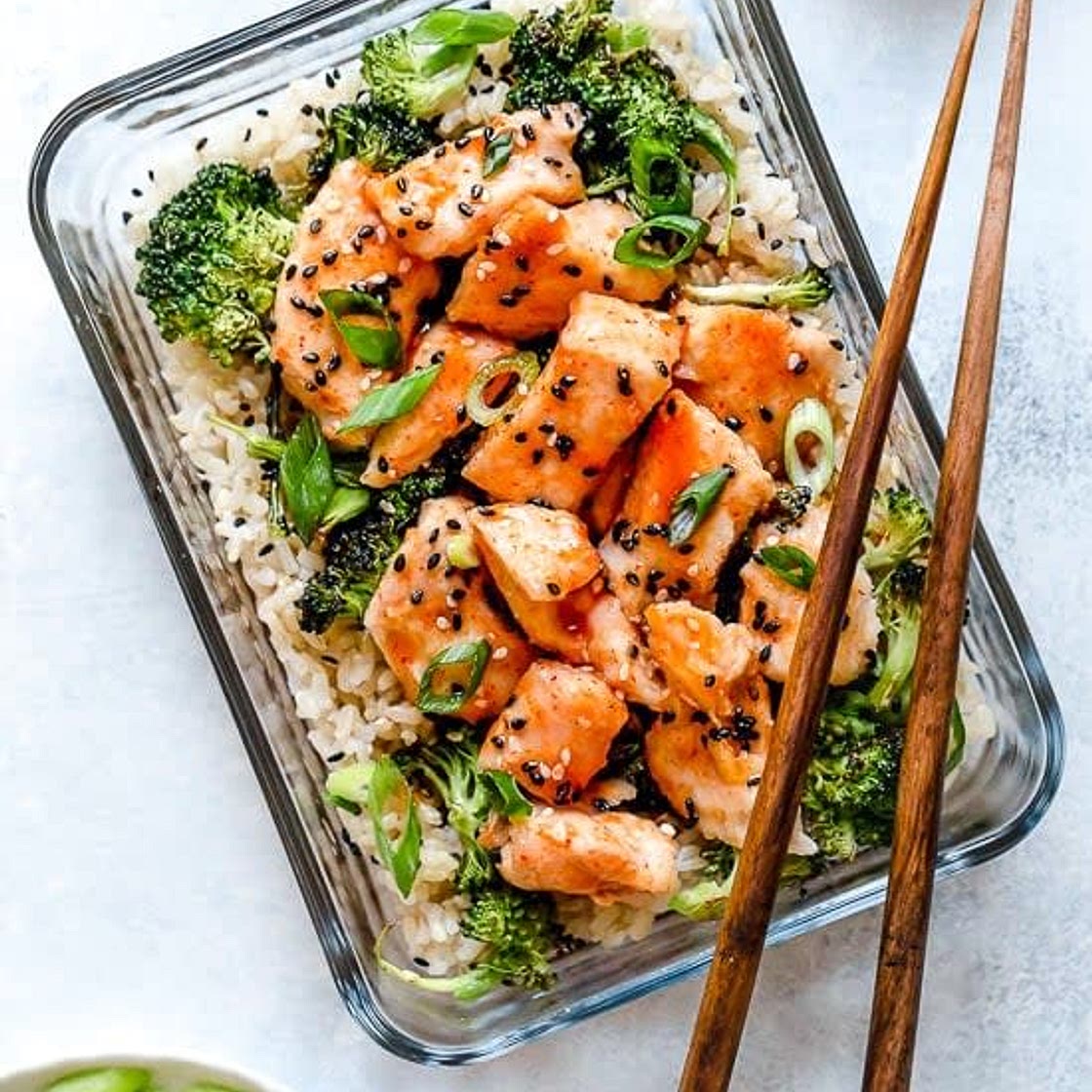 Honey Sriracha Chicken and Broccoli Meal Prep Bowls