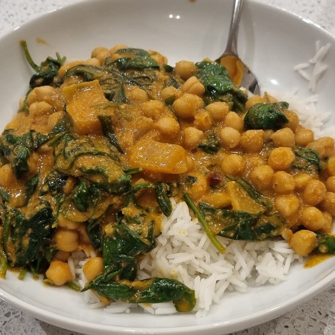 10 Minute Chickpea & Spinach Curry