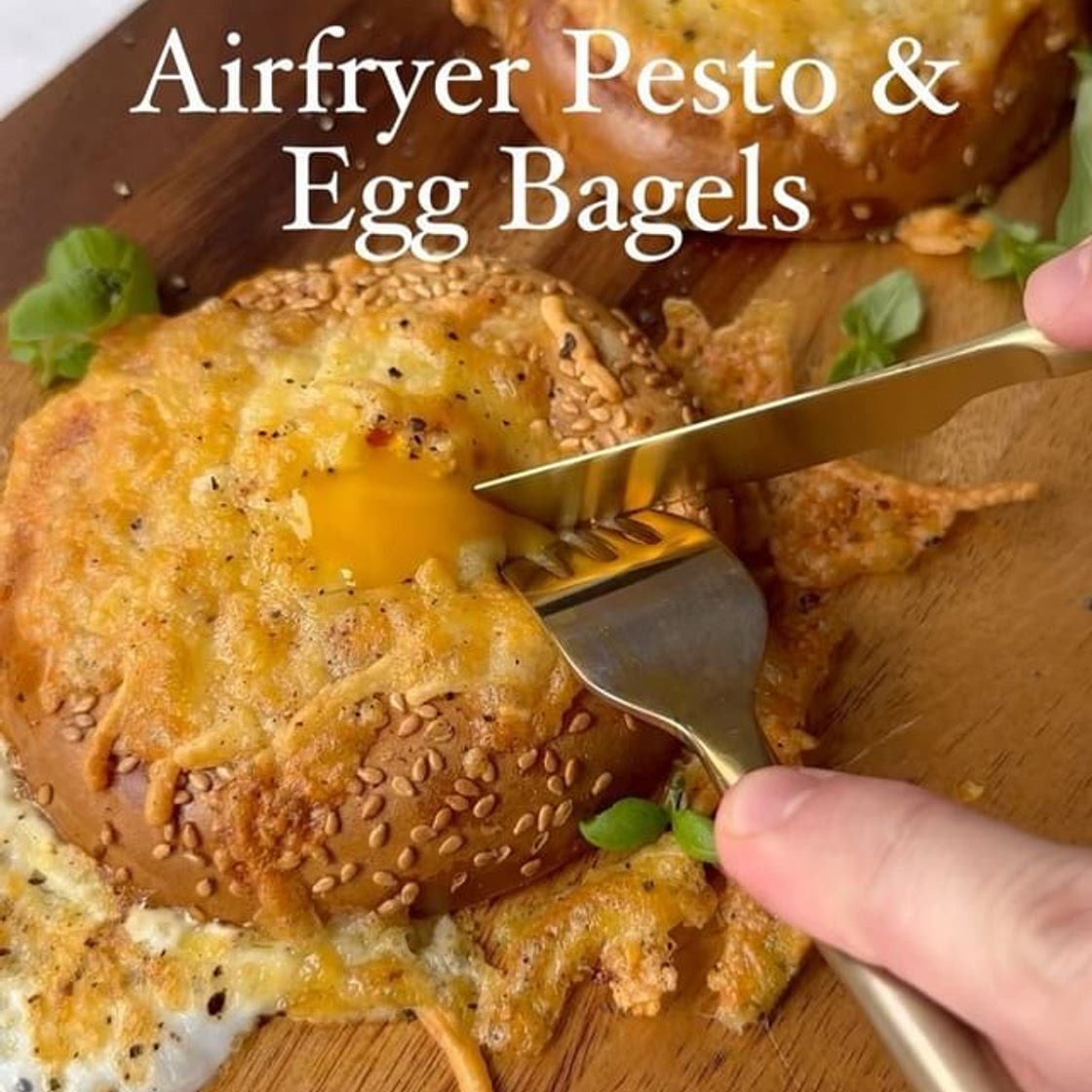 Airfryer Pesto & Egg Bagel 