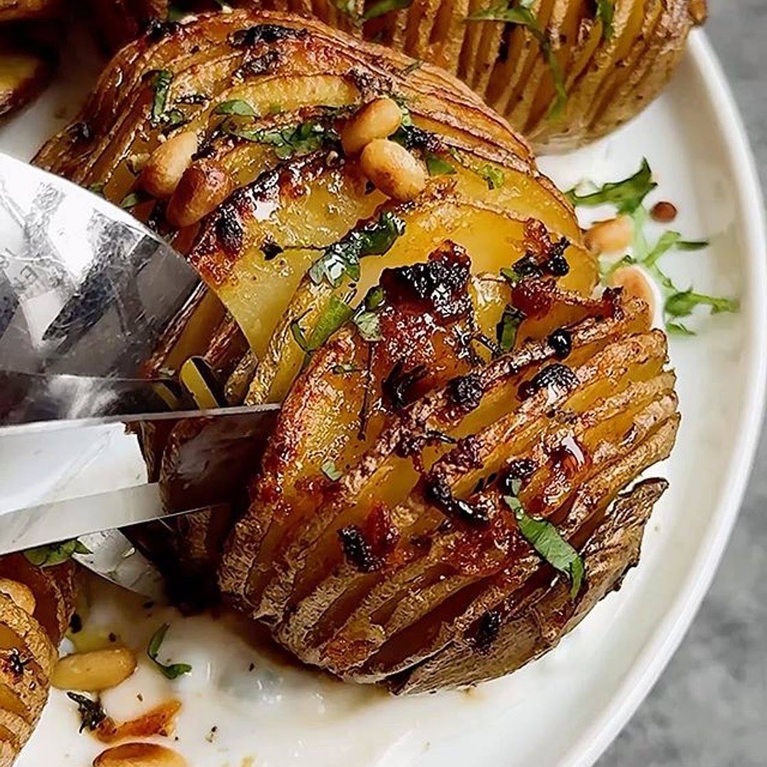 CRISPY ROASTED GARLIC-HONEY BUTTER HASSELBACK POTATOES! Gosh the