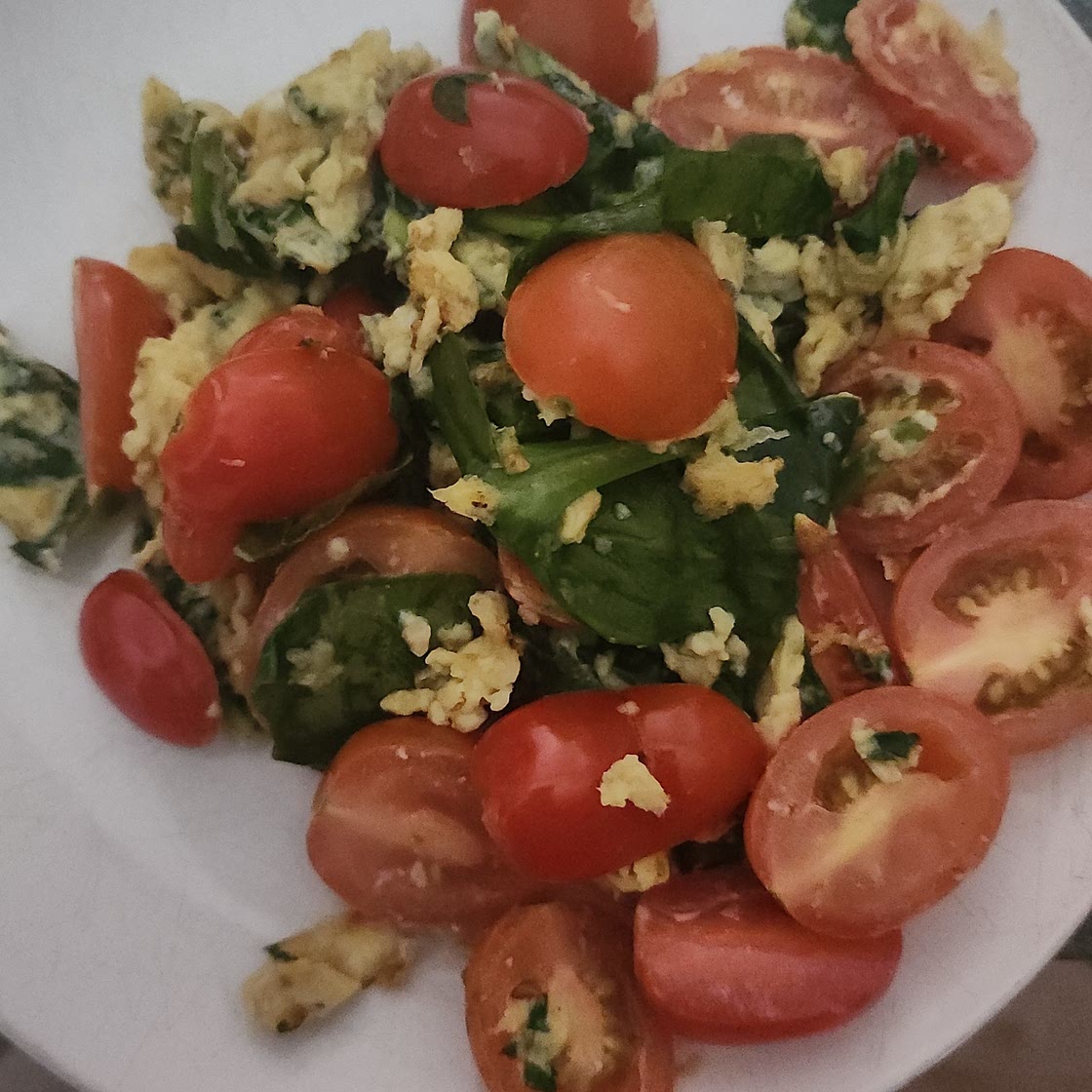 Scrambled Eggs with Spinach and Tomatoes