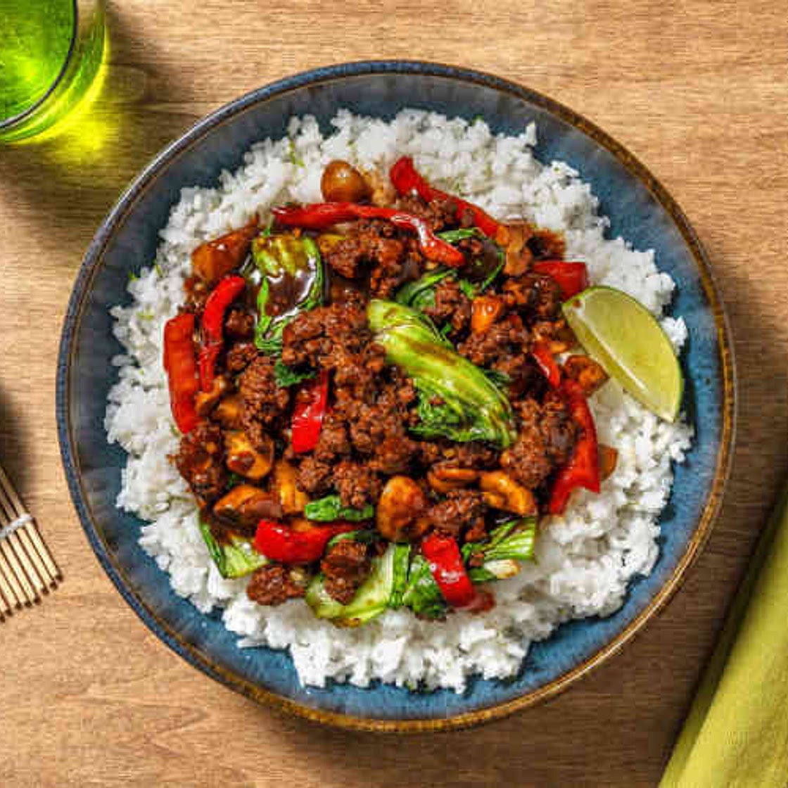 Asiatisches Rinderhackfleisch mit Pak Choi (Spitzpaprika und Limettenreis)