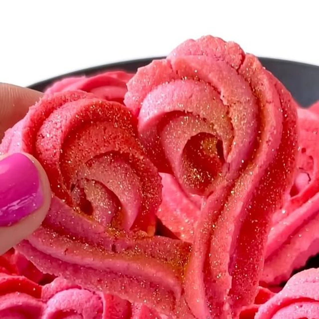 Heart shaped Valentines butter cookies recipe👇🏼💖 Ingredients: 125