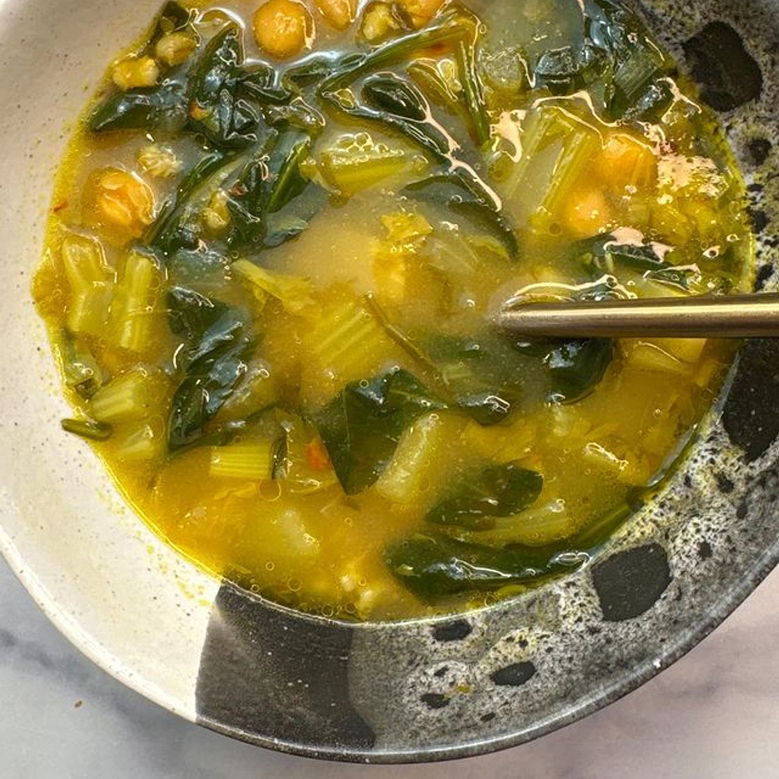 LEMONY CHICKPEAS AND SPINACH SOUP!