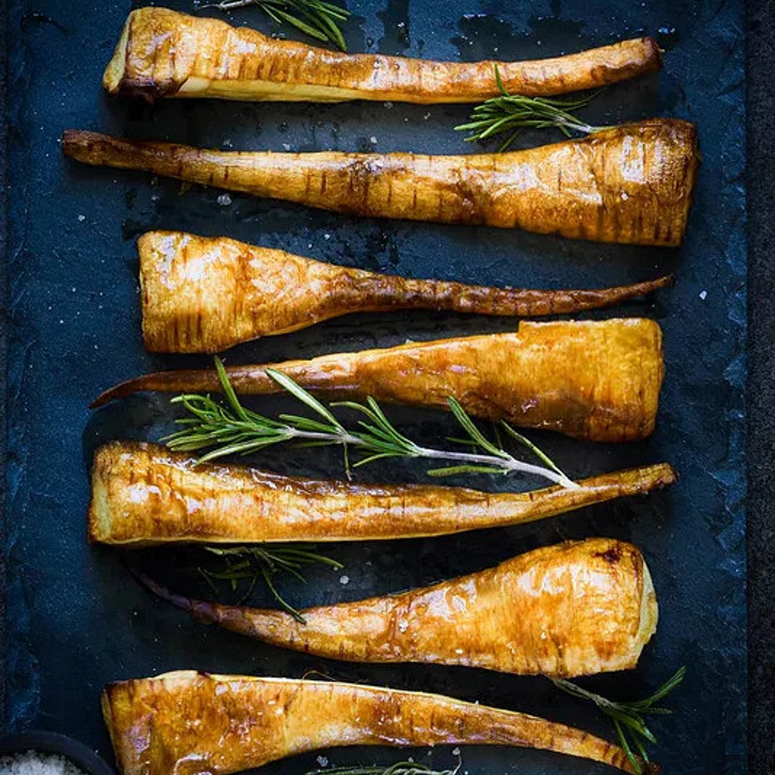 Panais rôtis au miel et cumin sauce yaourt et ail