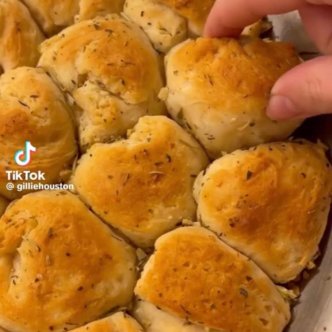 Four Ingredient Garlic & Herb Biscuit Rolls