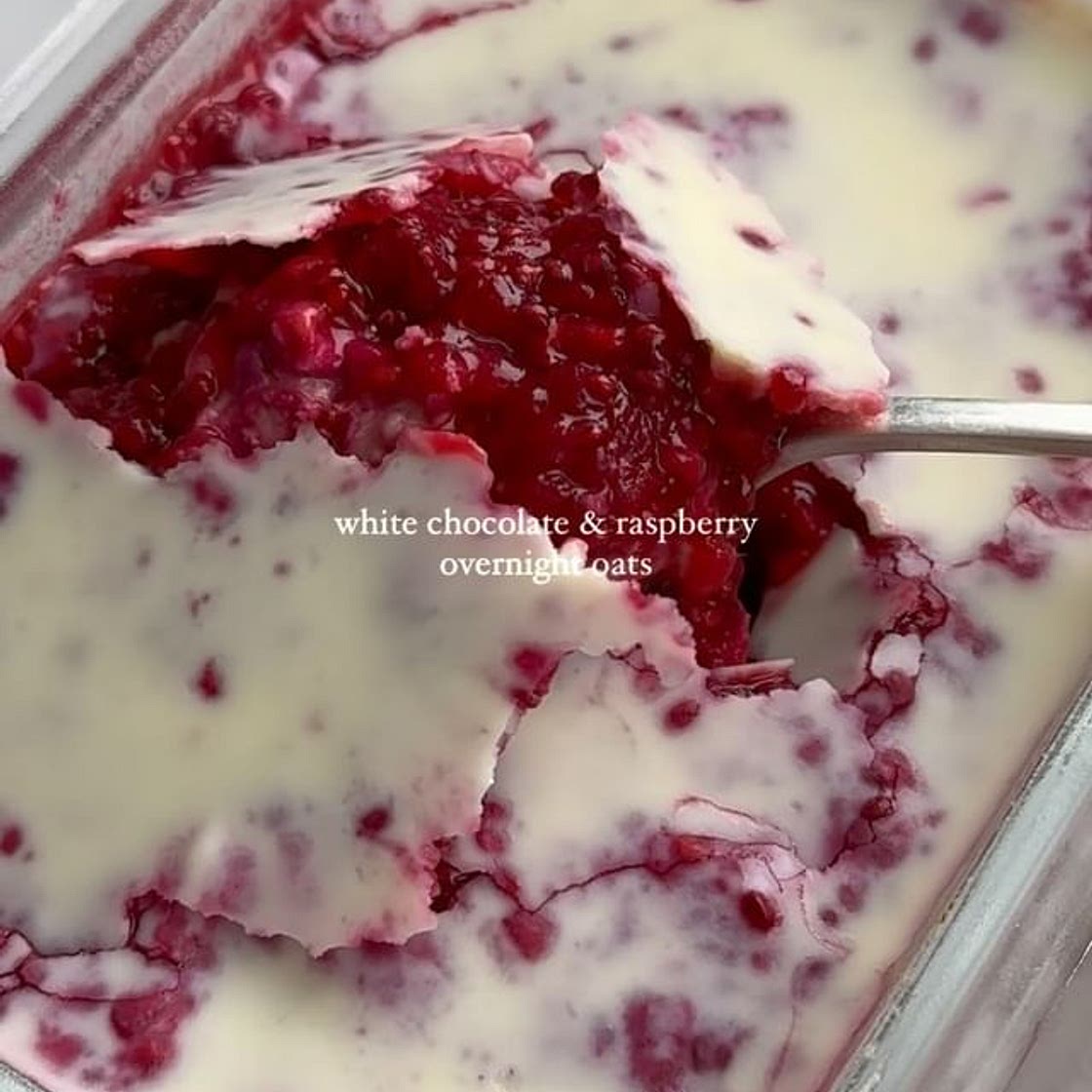 White Chocolate & Raspberry Overnight Oats