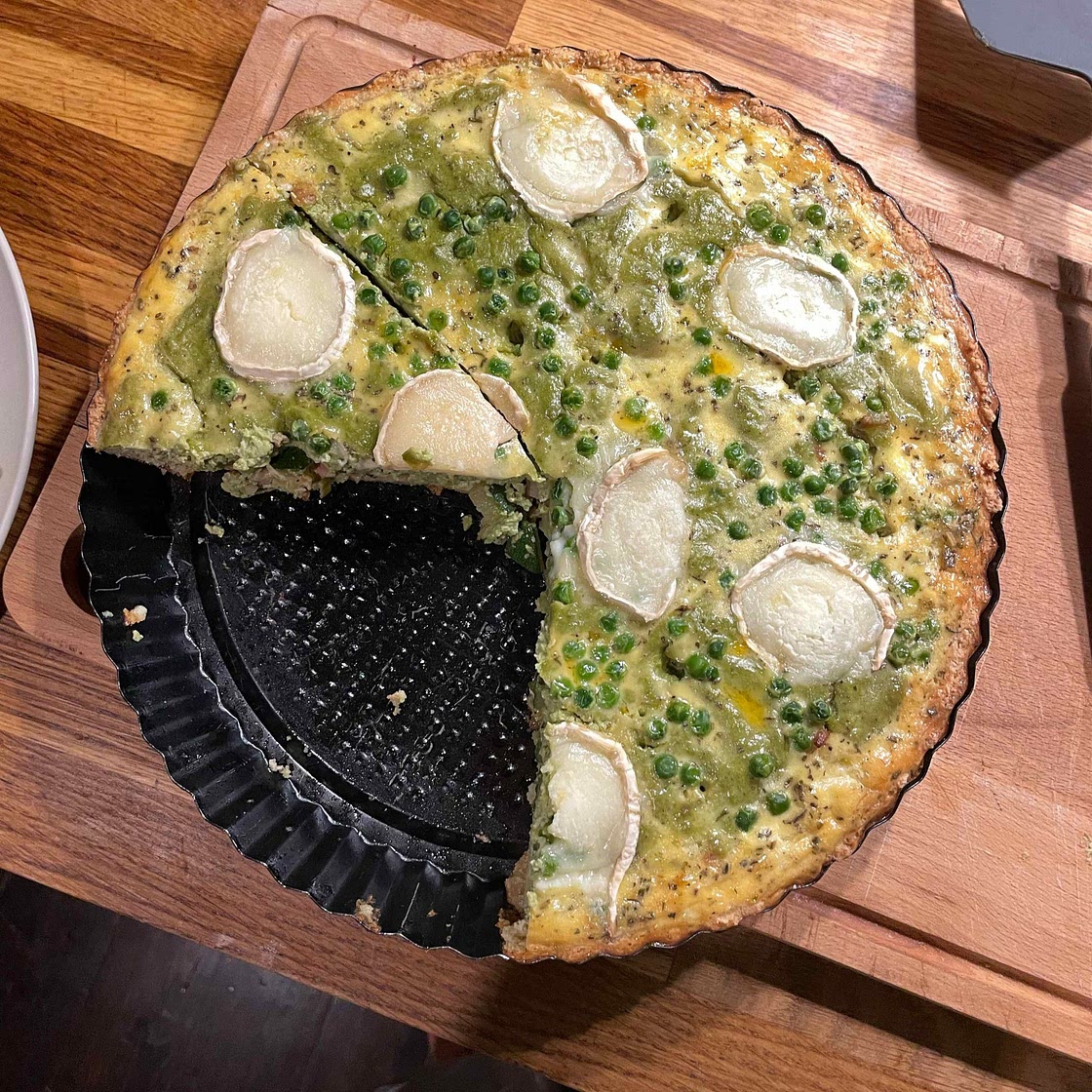 Goats’ cheese and pea pesto tart
