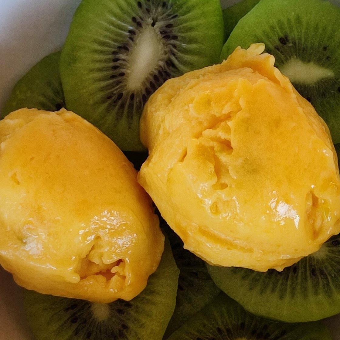 Kiwifruit with Mango Sorbet (Vegan)