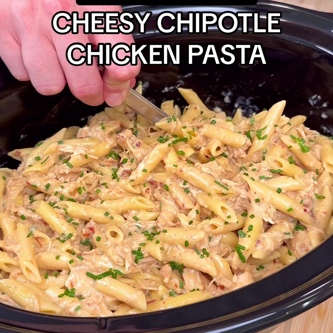 Cheesy Chipotle Chicken Pasta - Slow Cooker