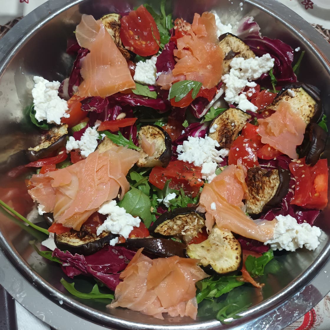 insalata con ricotta e salmone affumicato