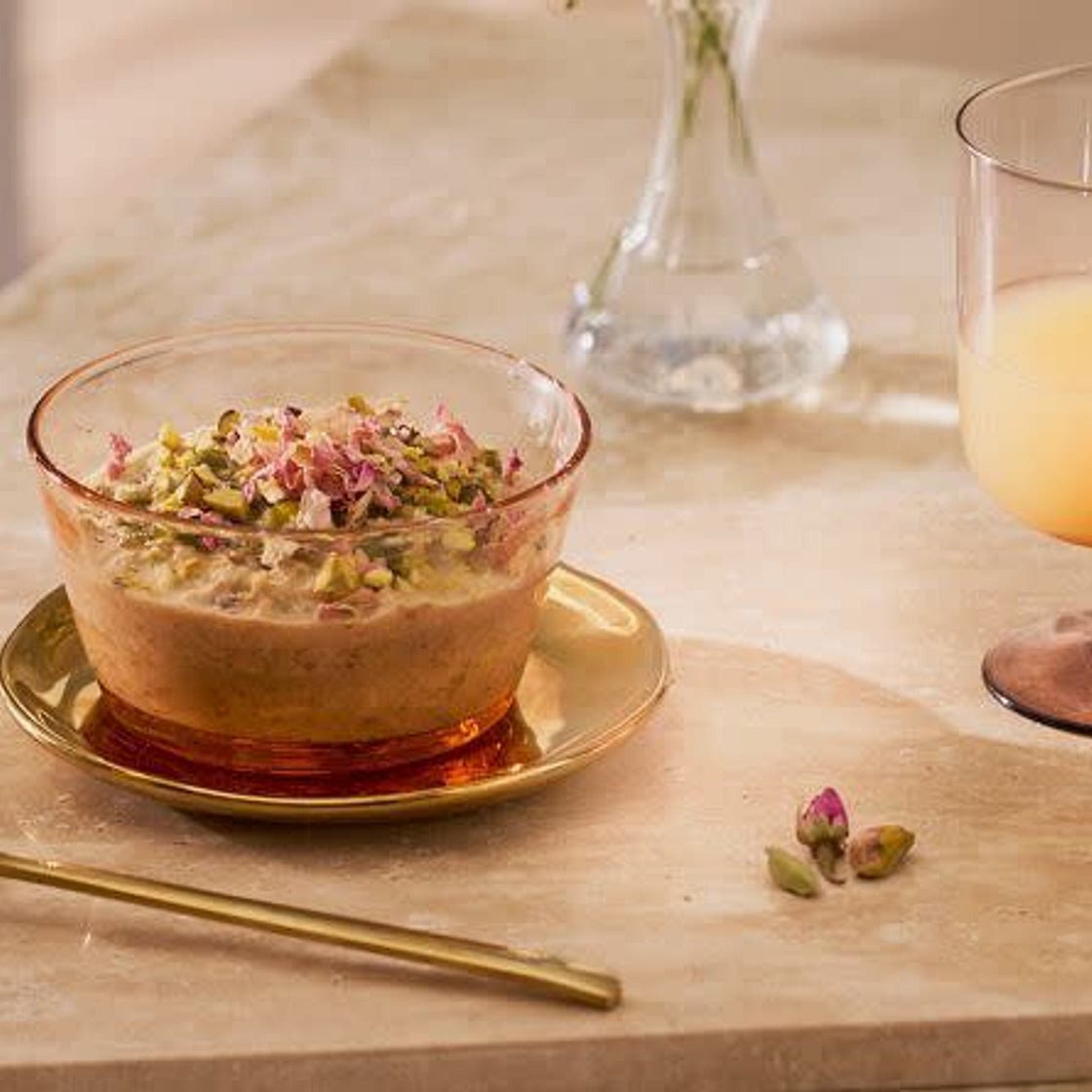 Overnight oats with pistachio, coconut & cardamom